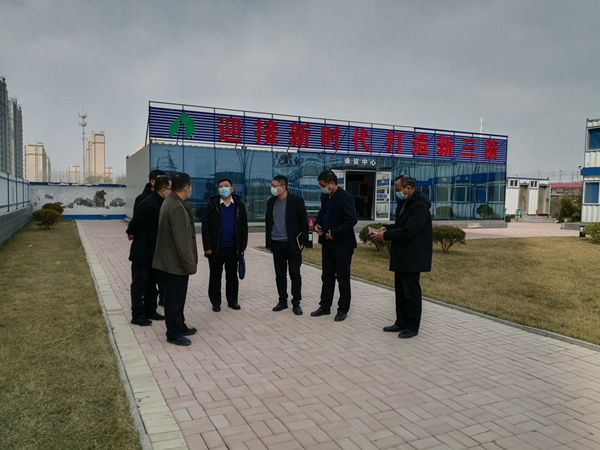 濟(jì)南建工集團(tuán)領(lǐng)導(dǎo)到山東三箭集團(tuán)路家洼、裴家村城中村改造村民安置用房項(xiàng)目檢查疫情防控工作