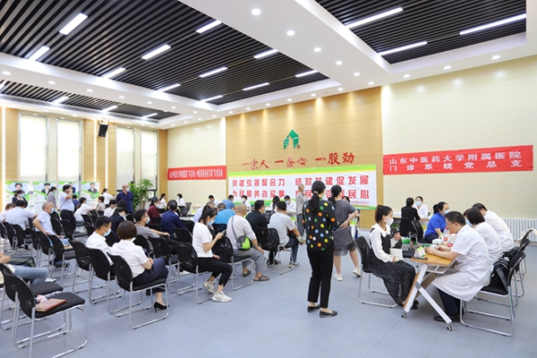 黨建引領(lǐng)聚合力，結(jié)對(duì)共建促發(fā)展  為民服務(wù)辦實(shí)事，惠民義診暖民心——山東中醫(yī)藥大學(xué)附屬醫(yī)院門診管理服務(wù)黨支部和管理公司機(jī)關(guān)黨支部舉行黨建共建協(xié)議簽約儀式